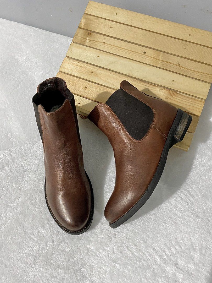 aldo chelsea boots (Category: Boots) located in Bulacan. Submitted by parapapa (Listing ID 1466104730, Image 1). Description: US 6.5 / Euro 37 / 23.5cm.