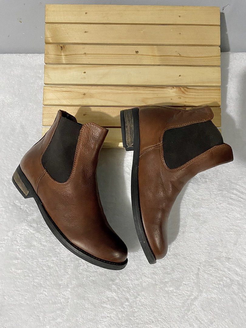 aldo chelsea boots (Category: Boots) located in Bulacan. Submitted by parapapa (Listing ID 1466104730, Image 3). Description: US 6.5 / Euro 37 / 23.5cm.
