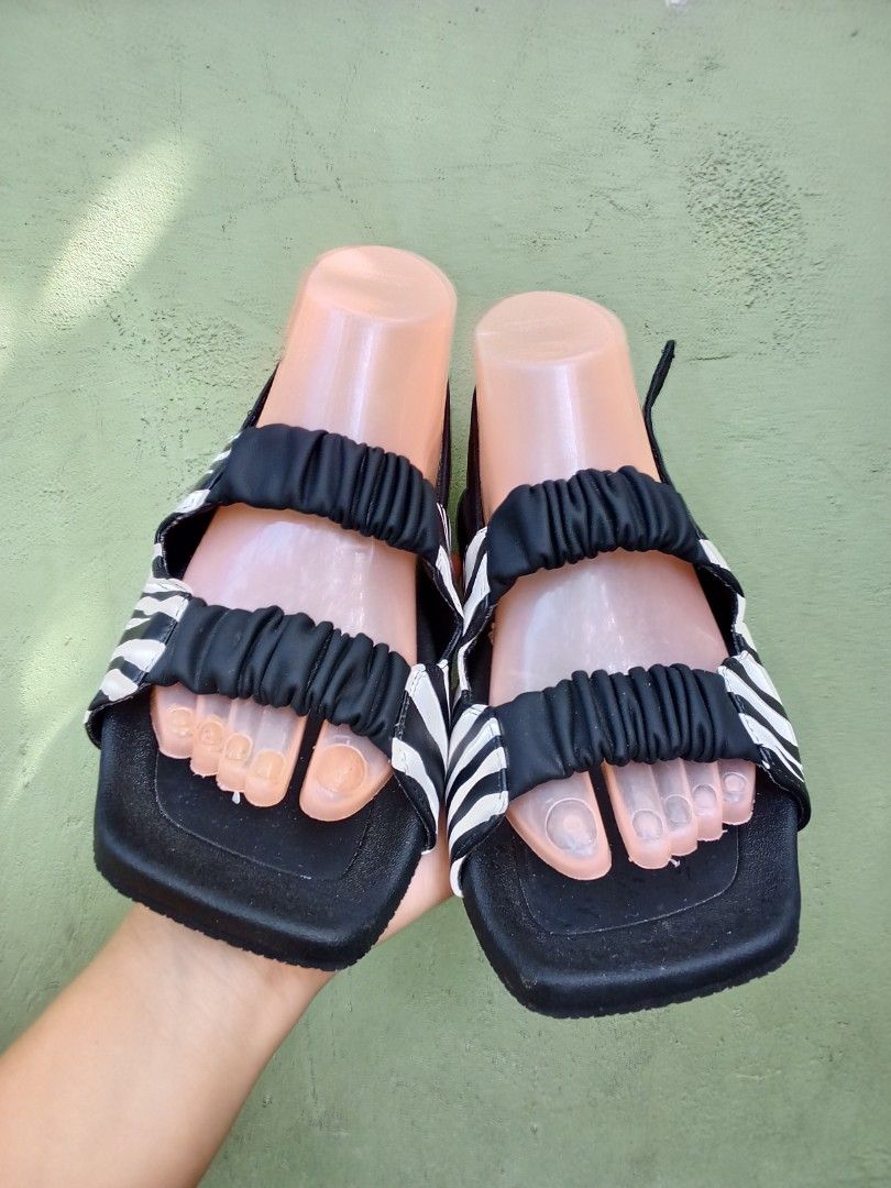 Alexan flat sandal (Category: Flats & Sandals) located in General Santos City (Dadiangas). Submitted by ukayonlineshoppe (Listing ID 1466005547, Image 2). Description: maganda at matibay ang quality flawlessss.