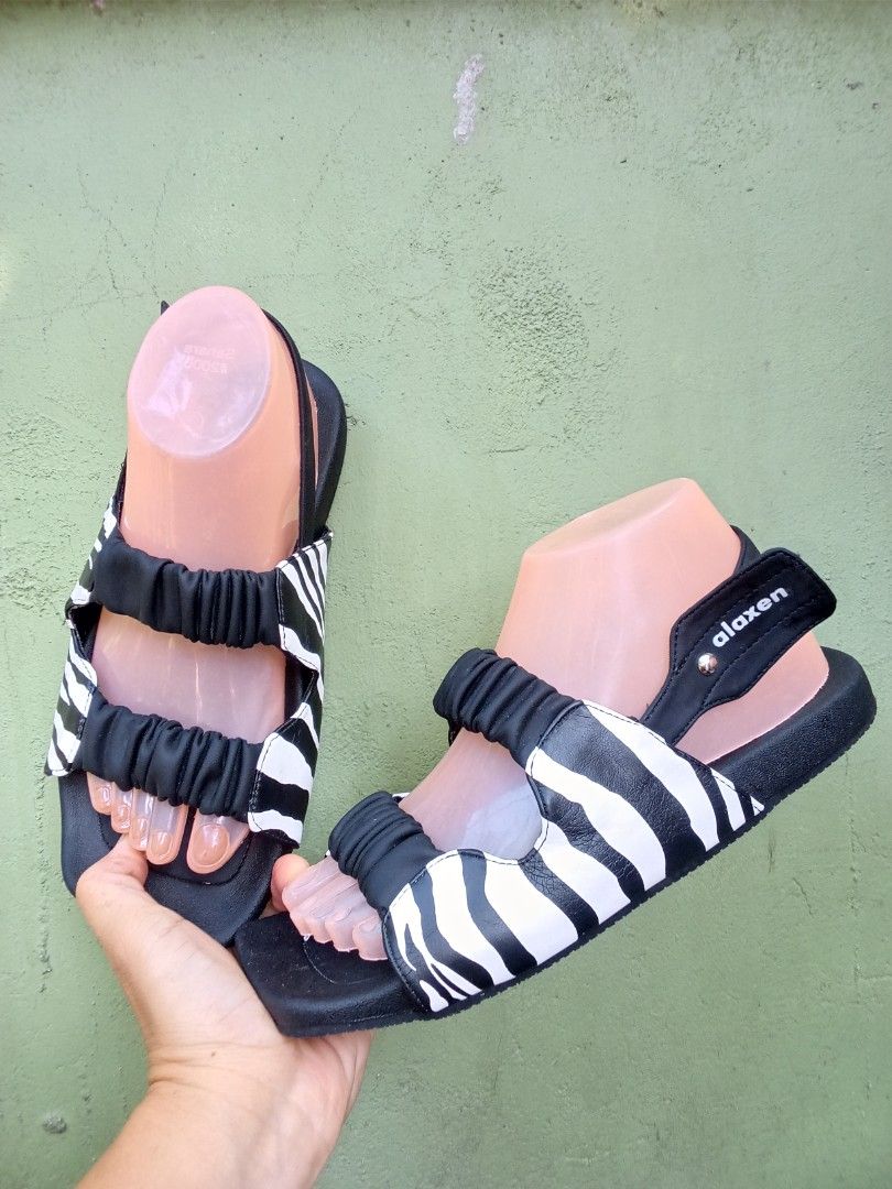 Alexan flat sandal (Category: Flats & Sandals) located in General Santos City (Dadiangas). Submitted by ukayonlineshoppe (Listing ID 1466005547, Image 1). Description: maganda at matibay ang quality flawlessss.