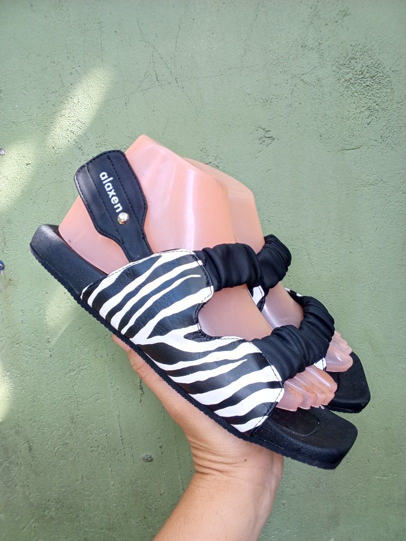 Alexan flat sandal (Category: Flats & Sandals) located in General Santos City (Dadiangas). Submitted by ukayonlineshoppe (Listing ID 1466005547, Image 3). Description: maganda at matibay ang quality flawlessss.