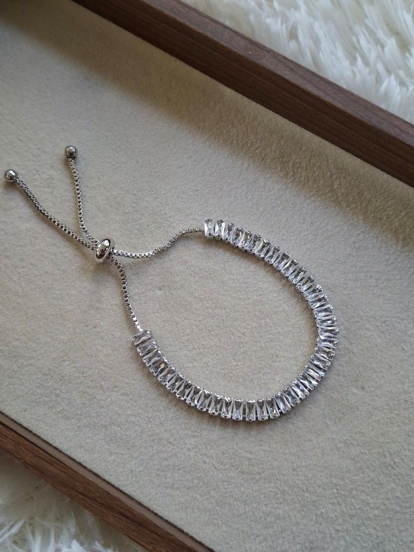 All-White Push & Pull Drawstring Silver Stainless Steel Adjustable Bracelet (Category: Bracelets) located in Dasmarinas. Submitted by danabrie22 (Listing ID 1466033171, Image 1). Description: very well-made, excellent crafstmanship 10/10 condition brand new zinc alloy & white-colored cubic zirconia stones made in Hongkong.