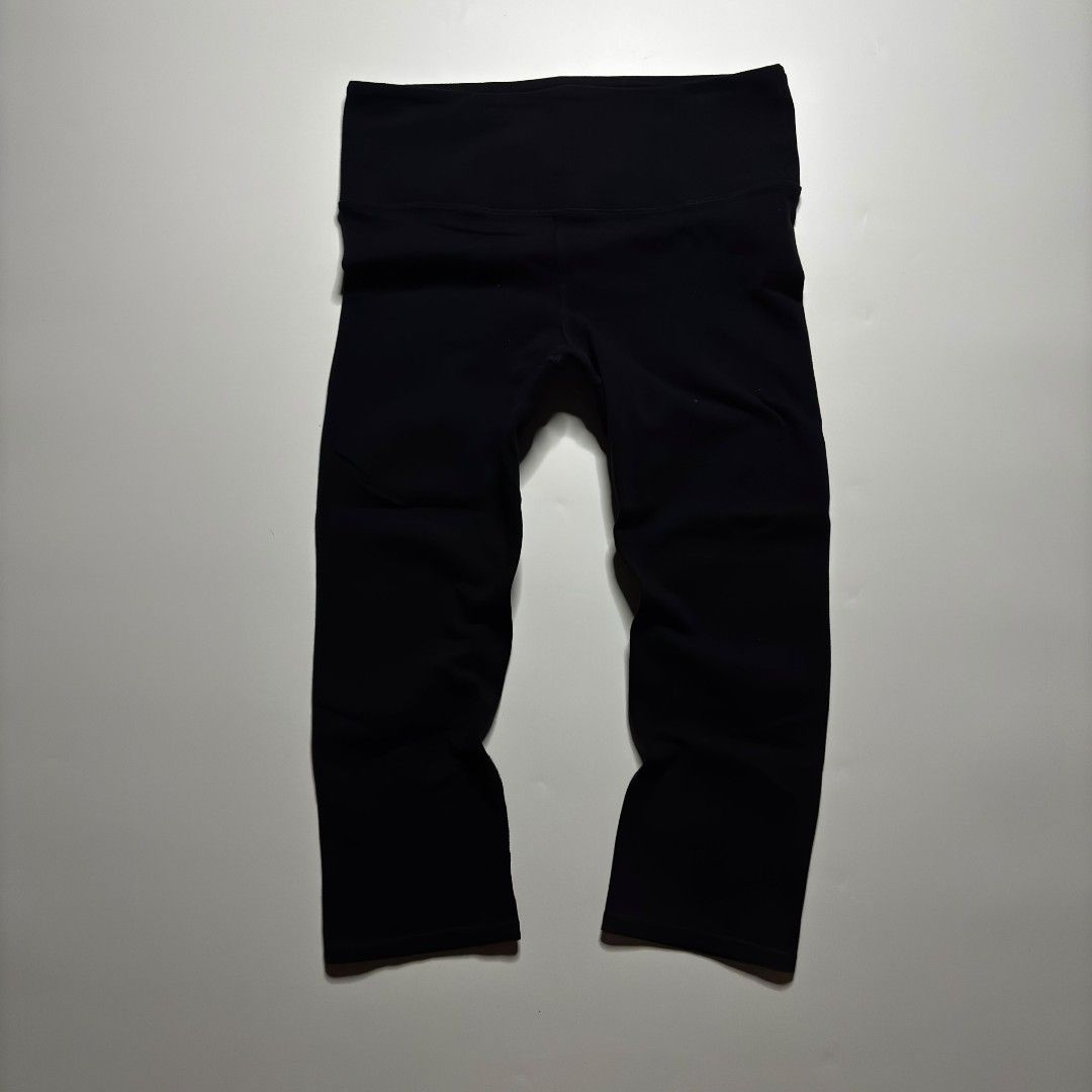 Alo Leggings (Category: Other Bottoms) located in San Pablo. Submitted by refitsph (Listing ID 1466004985, Image 2). Description: - Waist: 27 ( stretchable ) - Length: 27 - Leg Opening: 5.5 - Rise: 11 - Hem: 8 - Legit / Authentic - Issue: Minor crack on inside print tag - Already Washed and Ready to Wear.