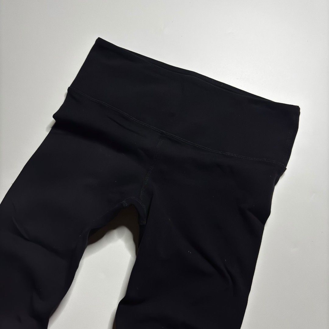 Alo Leggings (Category: Other Bottoms) located in San Pablo. Submitted by refitsph (Listing ID 1466004985, Image 3). Description: - Waist: 27 ( stretchable ) - Length: 27 - Leg Opening: 5.5 - Rise: 11 - Hem: 8 - Legit / Authentic - Issue: Minor crack on inside print tag - Already Washed and Ready to Wear.