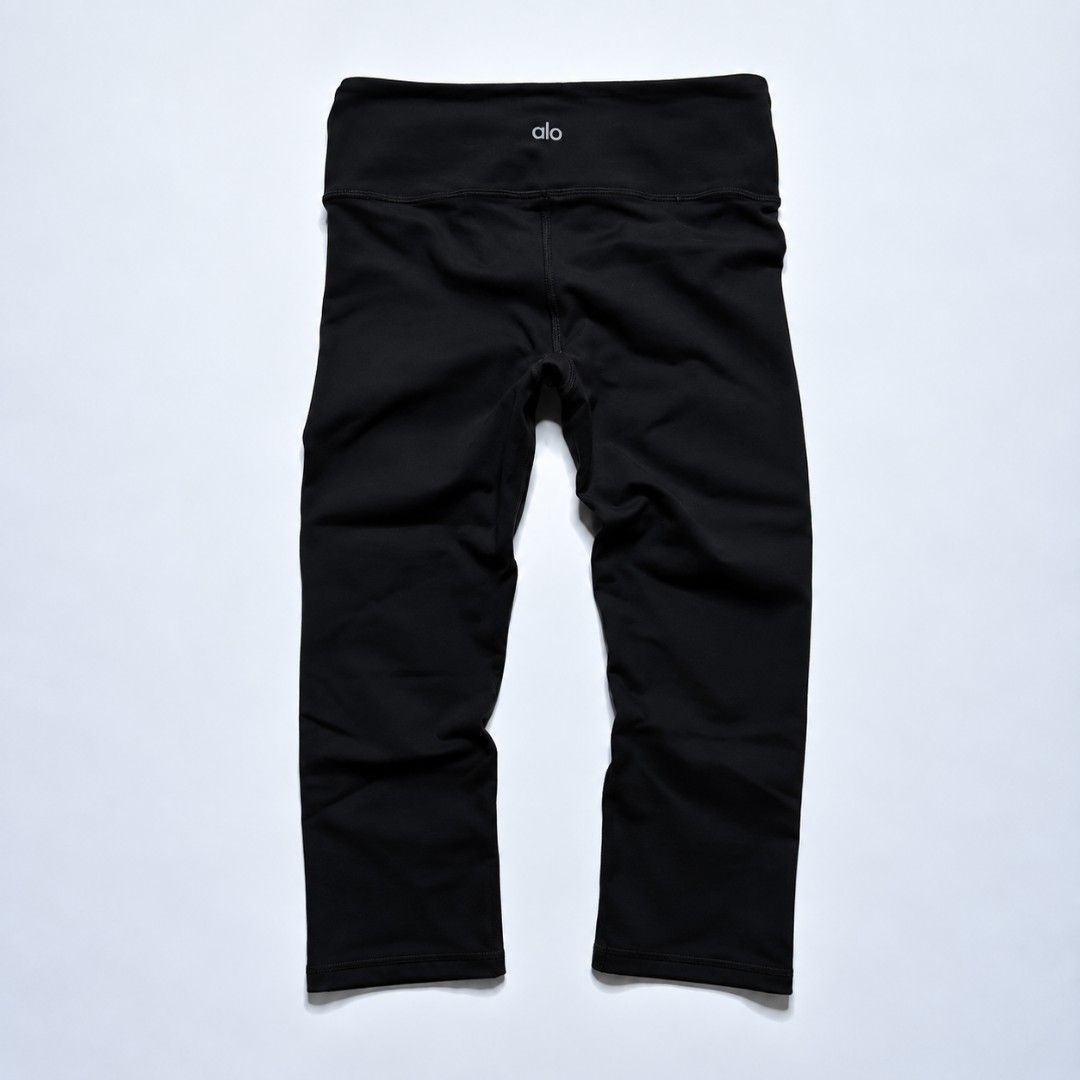 Alo Leggings (Category: Other Bottoms) located in San Pablo. Submitted by refitsph (Listing ID 1466004985, Image 1). Description: - Waist: 27 ( stretchable ) - Length: 27 - Leg Opening: 5.5 - Rise: 11 - Hem: 8 - Legit / Authentic - Issue: Minor crack on inside print tag - Already Washed and Ready to Wear.