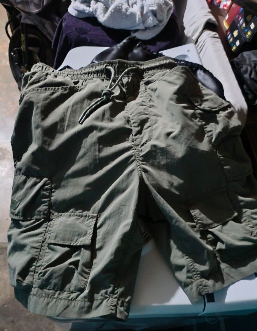 Alpha Industries cargo shorts (Category: Shorts) located in Angeles City. Submitted by poweredbyrice (Listing ID 1465976557, Image 2). Description: Alpha Industries Cargo Shorts olive green size medium w-29-32 L-21-22 angeles location jnt delivery gcash mop no isse decluttering lang.
