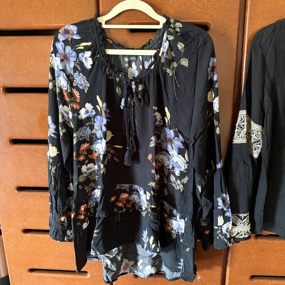 American Eagle Black Floral Print Blouse Size S (Category: Blouses) located in Davao. Submitted by keirousel (Listing ID 1466034011, Image 1). Description: - Style: Black long sleeve top with blue and white floral pattern - Neckline: Smocked with front tie closure and playful tassel details - Hem: Ruffle design with a stylish longer back - Fabric: Lightweight, comfortable, and easy to style - Fit: Tag size S - Perfect for: Pairing effortlessly wi