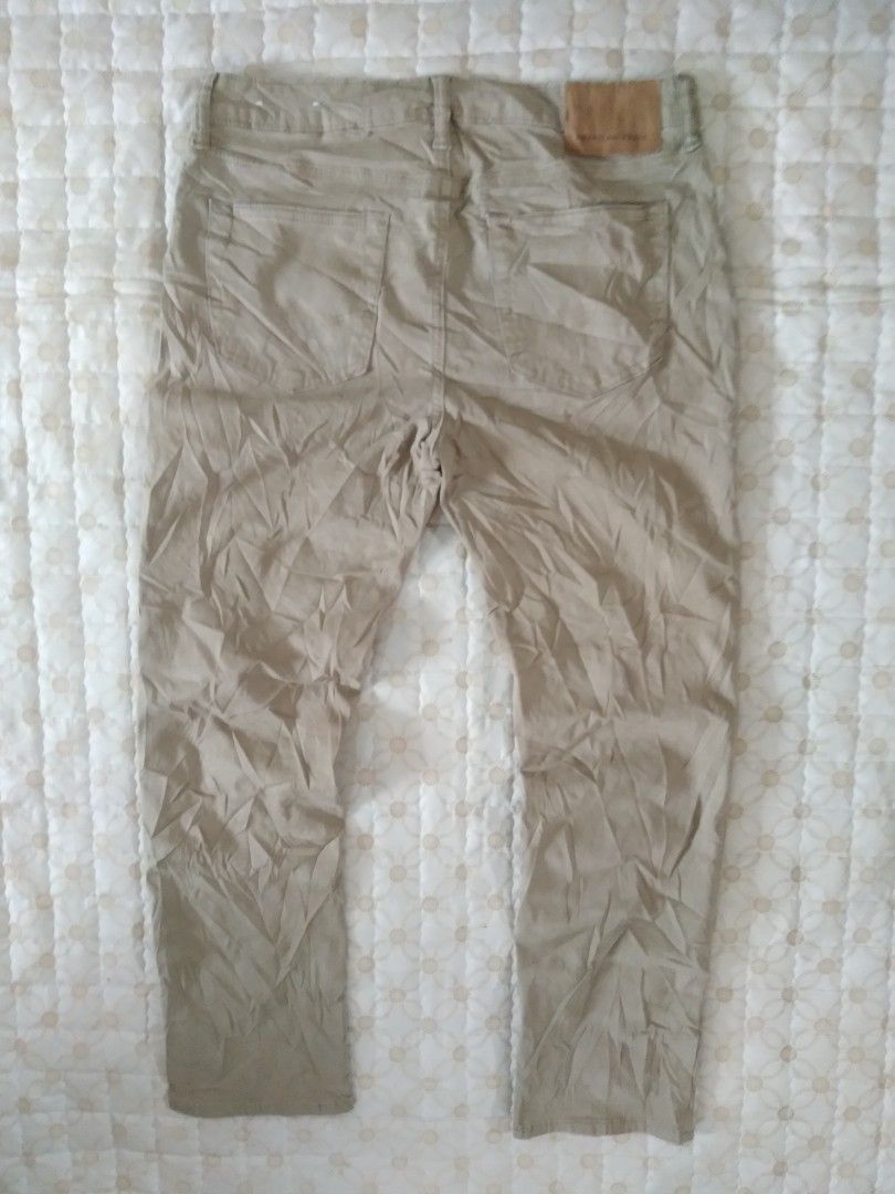 American Eagle Khaki brown Pants Stretch Size 34 (Category: Chinos) located in Zamboanga. Submitted by zhumhazhav (Listing ID 1466041361, Image 3). Description: Tag size 32 best fit to 34 Waist 34 Length 39 Hem 7 Excellent condition Color rate 9.8/10 Check all photos for details 950+shipping fee.