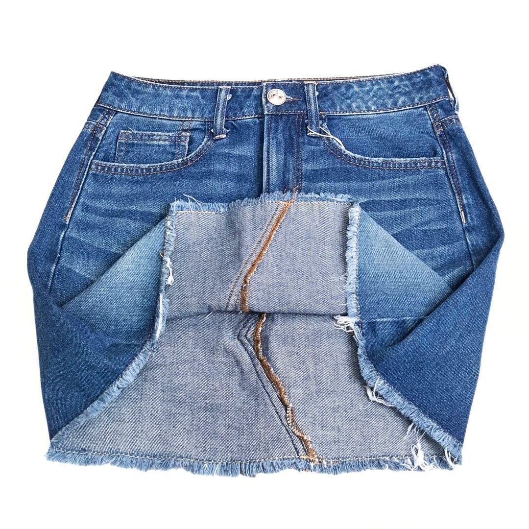 AMERICAN EAGLE OUTFITTERS skirt (Category: Skirts) located in Baguio. Submitted by a.ugustt (Listing ID 1465960810, Image 2). Description: 28 | L: 14" hard denim | blue not stretchable | high-waisted.
