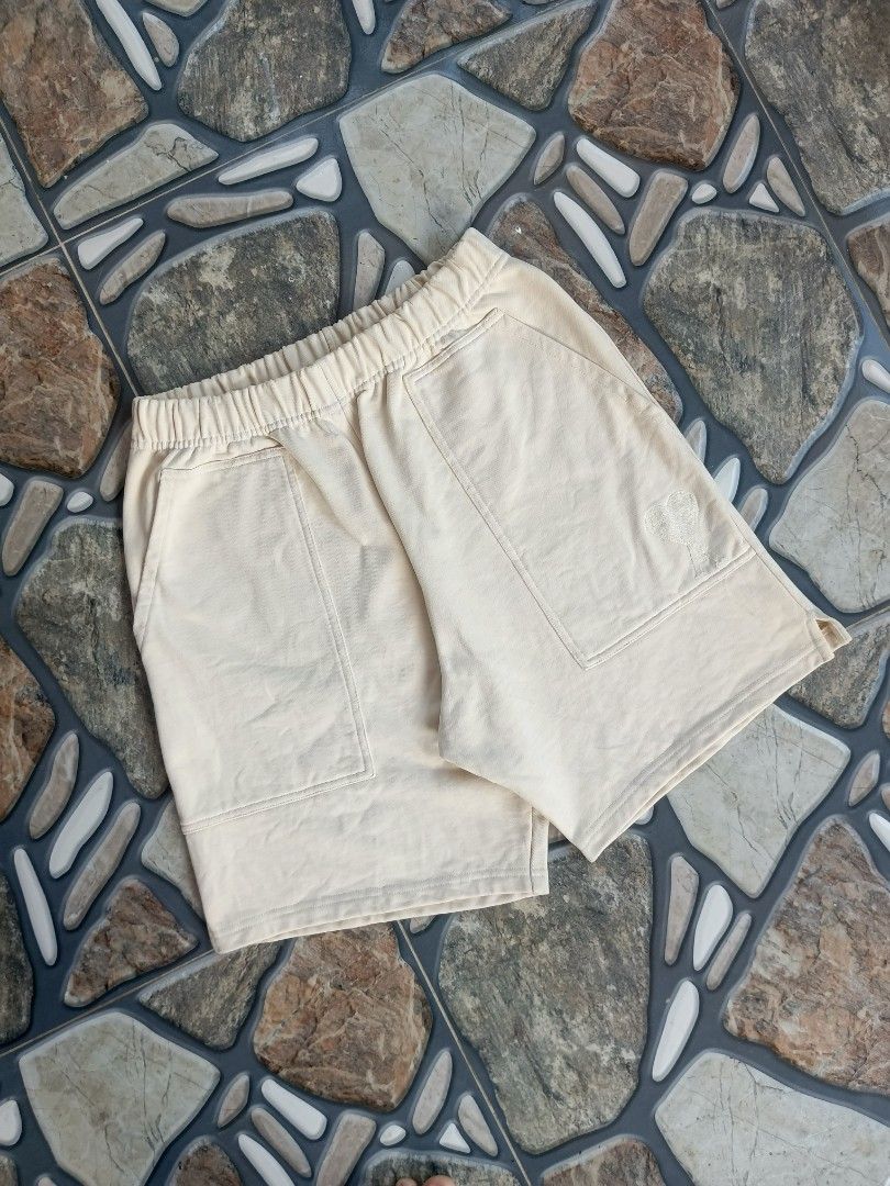 Ami minimal logo sweat short (Category: Activewear) located in Baggao. Submitted by thriftislife123 (Listing ID 1466039790, Image 1). Description: w:freewaist l:19 leg open:11 issue:may nga purple stain idk if washable off/legit pm for more details.