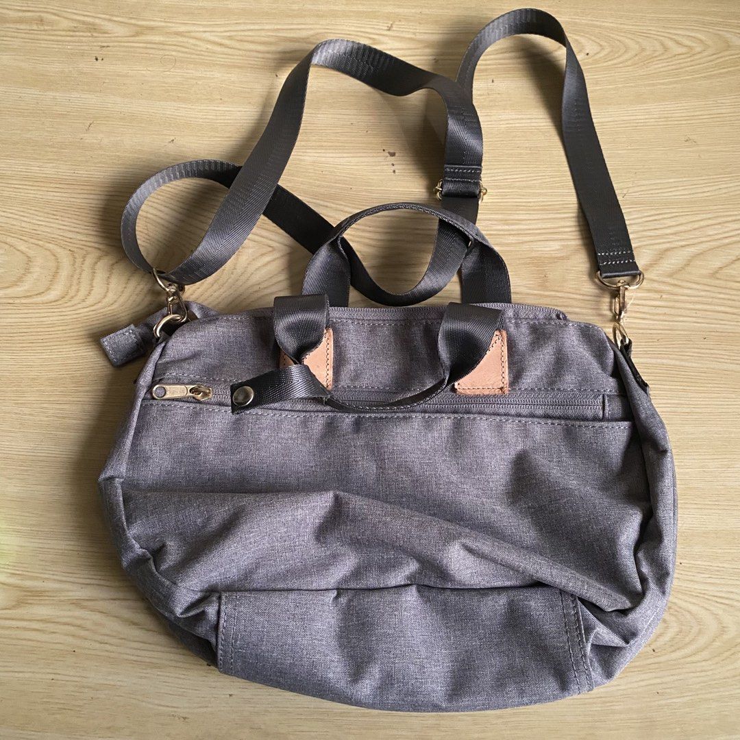 Anello Atelier 2-Way Tote Bag (Category: Shoulder Bags) located in San Fernando. Submitted by thethriftwardrobe.ph (Listing ID 1466104984, Image 3). Description: Anello Atelier 2-Way Tote Bag Like new Mine 999.