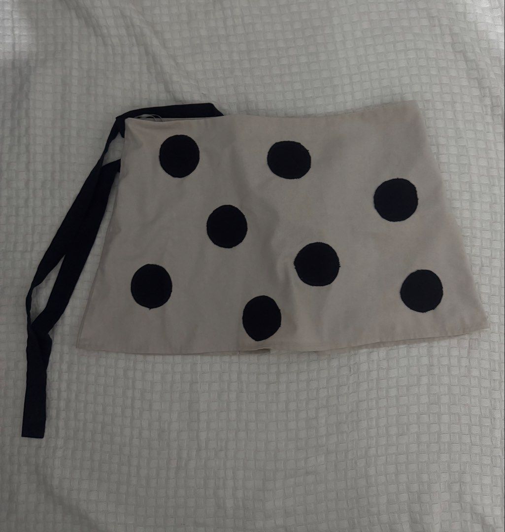 Anika Concha (Category: Others Tops) located in Los Banos. Submitted by fashionplate02 (Listing ID 1466133498, Image 1). Description: .