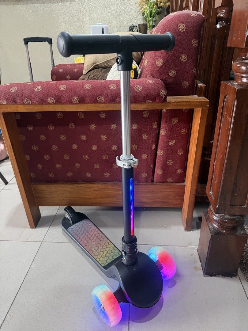 ANKO LIGHT UP TRI SCOOTER (Category: Skates, Rollerblades & Scooters) located in Rizal. Submitted by caintarizal2024 (Listing ID 1465993099, Image 1). Description: FOR SALE: ANKO LIGHT UP TRI SCOOTER Perfect for kids who love to play, ride, and have fun! 20 Light Modes 3-Wheel Stable Design Height-Adjustable Pole Colorful LED Light-Up Wheels 120mm PU Wheels Supports up to 40 kg Stylish & Kid-Friendly Design P1,200.