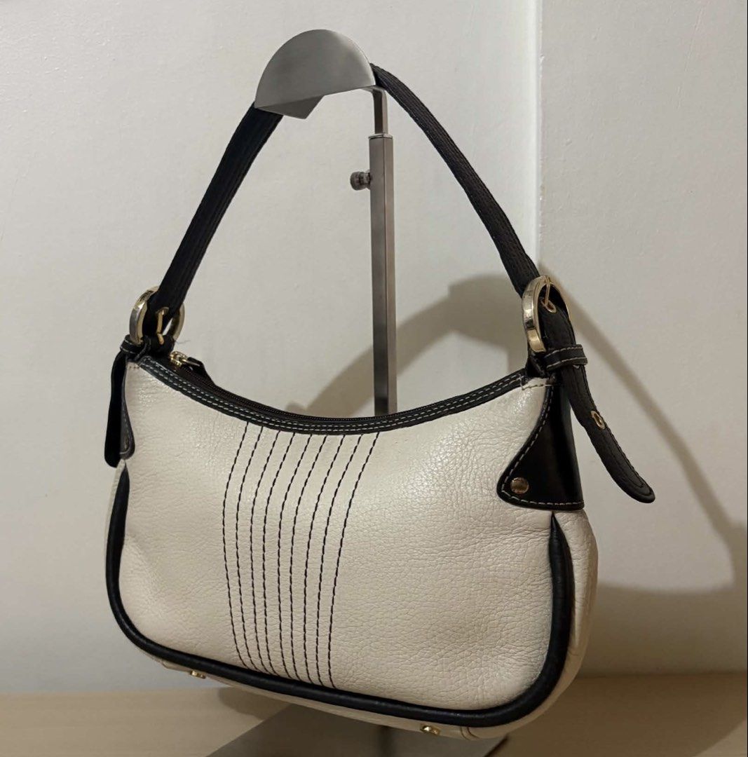 Anne Klein Pebbled Leather Arm Bag (Category: Shoulder Bags) located in Cavite. Submitted by chubbsavenue (Listing ID 1466151480, Image 2). Description: .