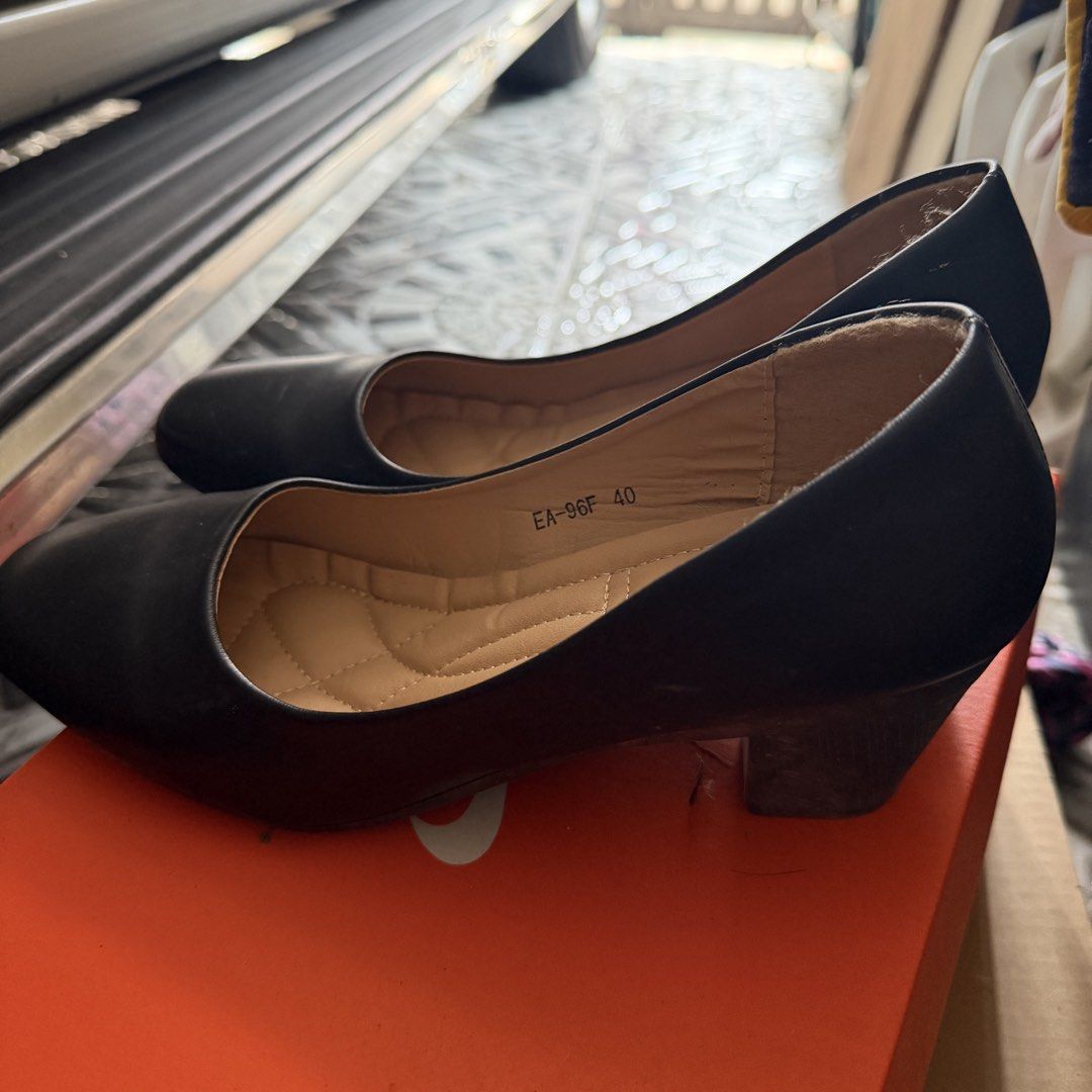 ANZ Black Pumps Heels Size 40 EA-96F (Category: Heels) located in Manila. Submitted by basiliocla11530 (Listing ID 1466012326, Image 2). Description: - Brand: ANZ - Model: EA-96F - Size: 40 - Color: Classic black upper with soft beige cushioned insoles - Heel Type: Stable block heels - Design: Rounded square toe with stylish quilted stitching on the insole - Condition: Excellent, clean and ready to use - Best for: Workwear, office use, interviews