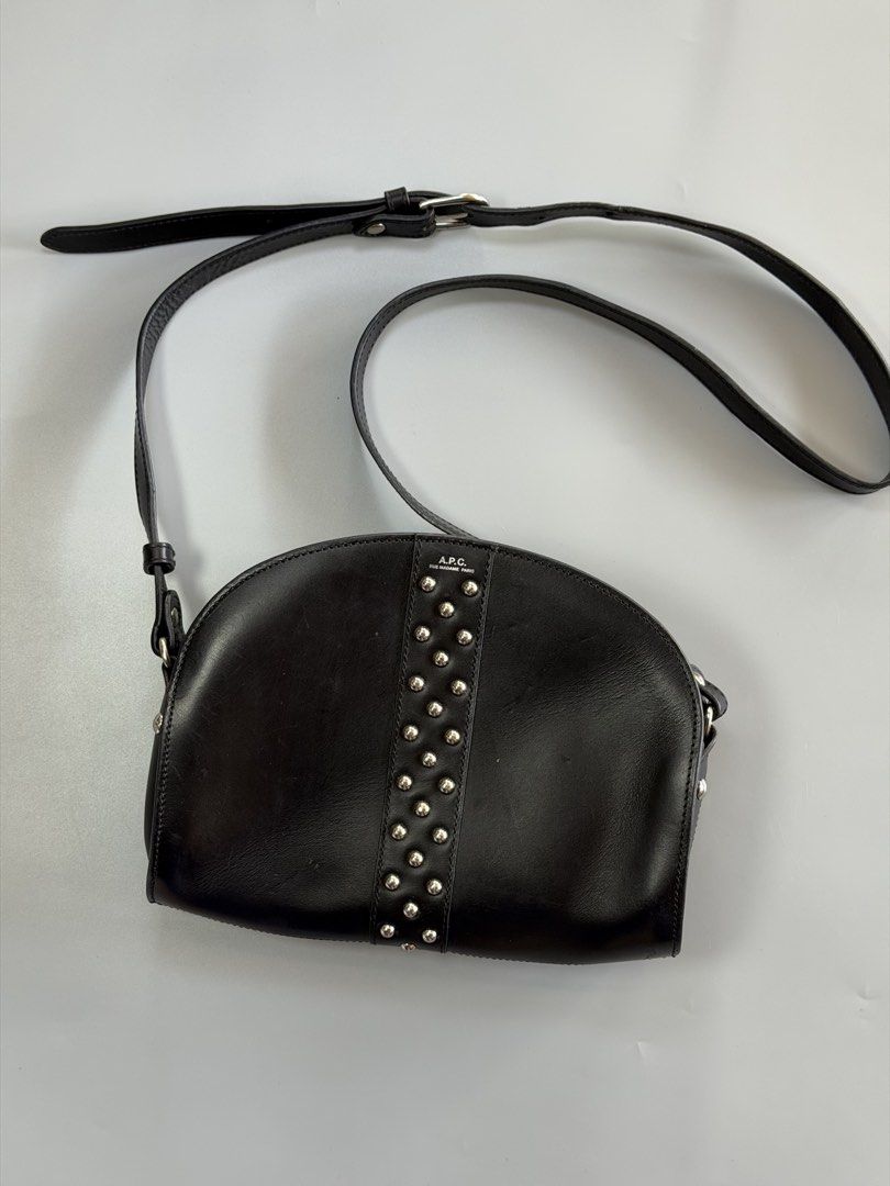 Apc Sling bag (Category: Sling Bags) located in Manila. Submitted by thriftfinds_dvo (Listing ID 1465994242, Image 2). Description: APC Sling bag Excellent condition 3,500 Freeship Loc:Davao city.