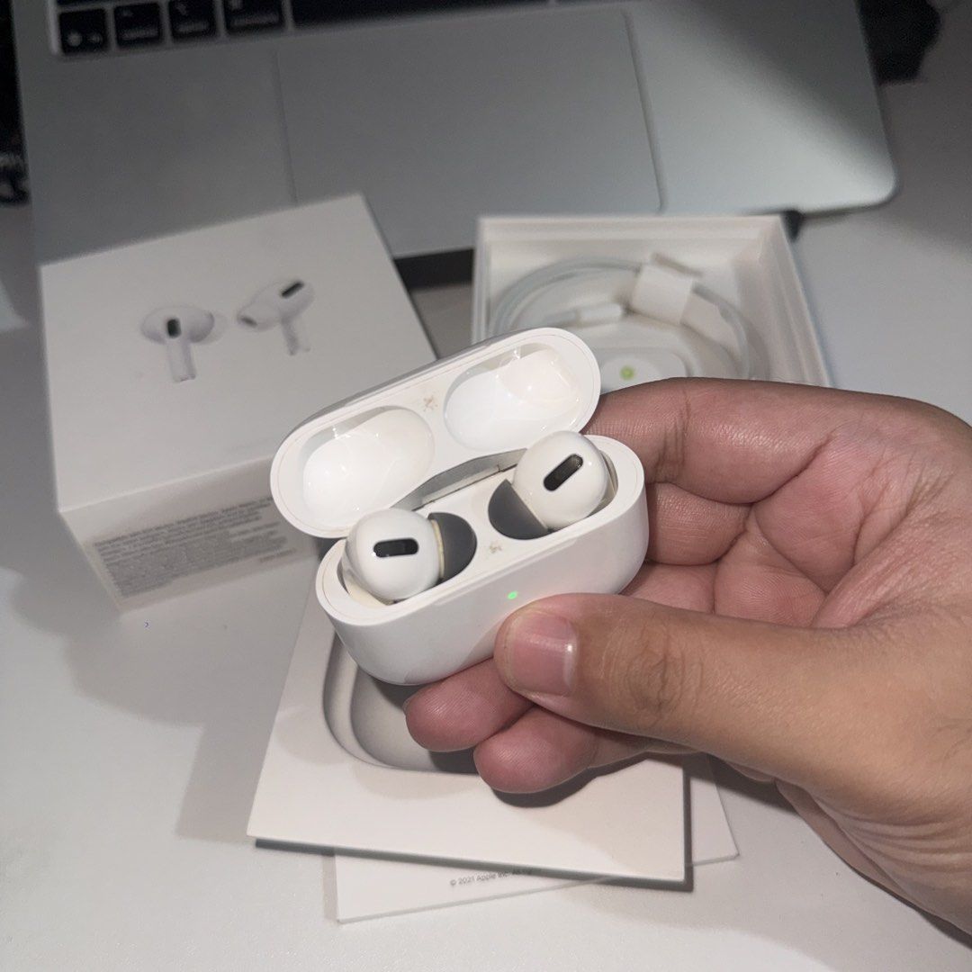 Apple AirPods Pro Gen 1 (First Owner) (Category: Earphones) located in Antipolo. Submitted by blues.sells (Listing ID 1466142382, Image 3). Description: [Selling] Item For Sale: Apple AirPods Pro Gen 1 (First Owner) with box and UNUSED lighting to USB C cable Condition: 8.5/10 Price: ₱4,000 NEGOTIABLE Location: Lower Antipolo Rfs: Upgraded to Airpods 5 Terms: - Payment First - Can do Lalamove, Grab, or JnT - Payment RCBC / MariBank - FEEL FREE TO