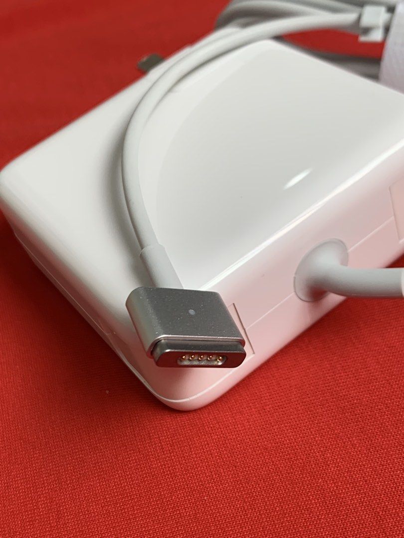 Apple Macbook T-Type 45W Charger (Category: Chargers) located in San Juan City. Submitted by ph_gadgets_hub (Listing ID 1465993469, Image 1). Description: 𝐒𝐀𝐋𝐄🔥 ₱1,000 45W • MagSafe 2 (T-tip) MacBook Air and MacBook Pro Charger❣️ compatibility:✨ macbook Air macbook Pro macbook (Retina) 🚖 Same-day delivery within metro manila via lalmove/grab delivery, fast booking, book agad 🏍️. JNT/LBC (nationwide) + SF🚚 Call or text💬📞 If interested, d