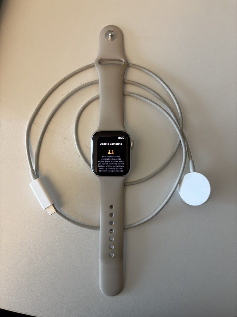 Apple Watch SE (2nd Gen) 40mm (Category: Wearables & Smart Watches) located in Taguig. Submitted by cassiopeiasky (Listing ID 1466061926, Image 1). Description: .