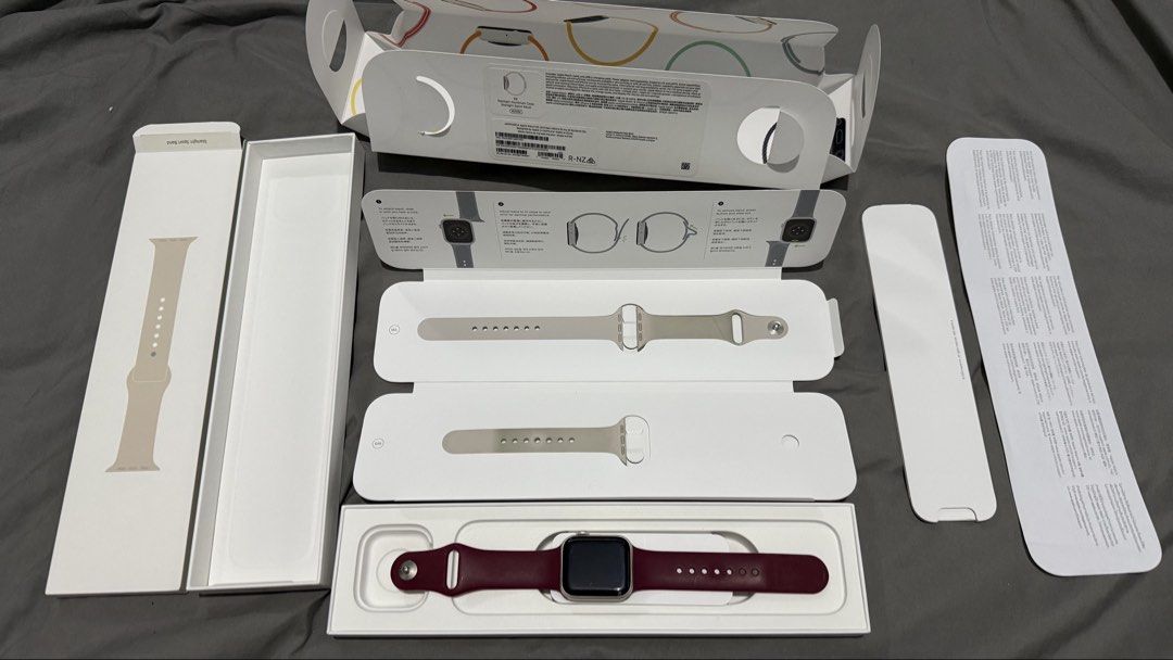 Apple Watch SE (2nd Gen) 40mm GPS+CELLULAR (Category: Wearables & Smart Watches) located in Makati City. Submitted by clutterfreejia (Listing ID 1465994814, Image 1). Description: SLIGHTLY NEGOTIABLE Apple Watch SE (2nd Gen) 40mm GPS+CELLULAR Starlight Aluminum Starlight Sport Band Battery health: With box, original sport band, and cable Flaws: Original sport band discoloration Scratches on watch mirror but not broken Battery needs to be checked/