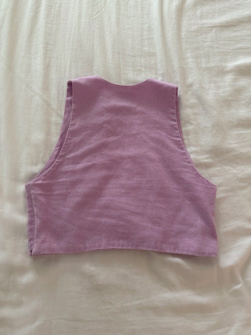 Araw the Line Melfi top (Category: Sleeveless) located in Muntinlupa City. Submitted by tali123 (Listing ID 1466005609, Image 2). Description: - in lavender -Good condition Rfs: declutter * no additional photos/when worn * mop: gcash, bank transfer .