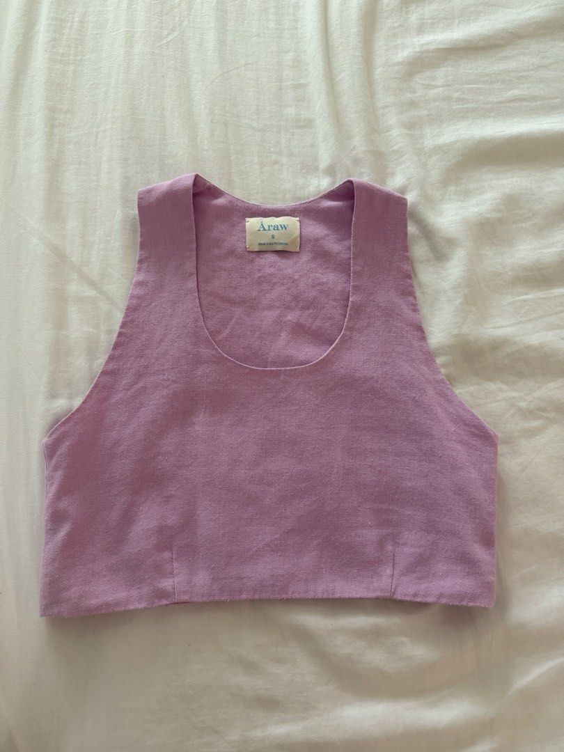 Araw the Line Melfi top (Category: Sleeveless) located in Muntinlupa City. Submitted by tali123 (Listing ID 1466005609, Image 1). Description: - in lavender -Good condition Rfs: declutter * no additional photos/when worn * mop: gcash, bank transfer .