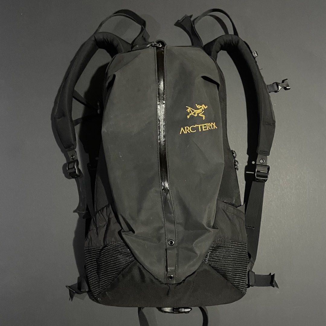 Arcteryx Arrow 22 (Category: Backpacks) located in Manila. Submitted by sole_origin (Listing ID 1466060931, Image 1). Description: FOR SALE LEGIT / AUTHENTIC Arc’teryx Arrow 22 22Liters Slightly used, good condition -₱2,500 only Shipping via LBC / J&T / JRS / Lalamove 📍BGC, Taguig.