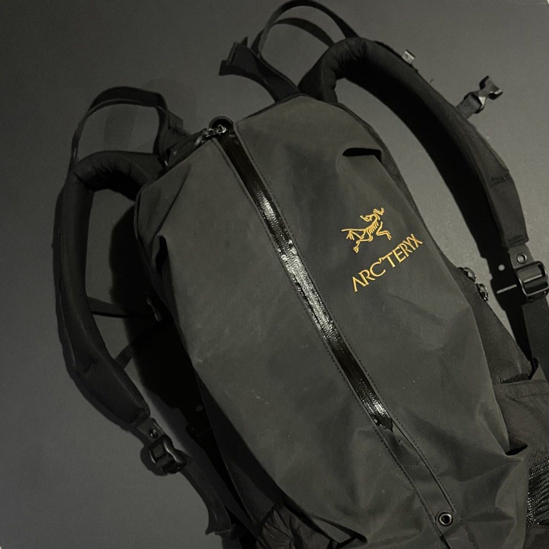 Arcteryx Arrow 22 (Category: Backpacks) located in Manila. Submitted by sole_origin (Listing ID 1466060931, Image 2). Description: FOR SALE LEGIT / AUTHENTIC Arc’teryx Arrow 22 22Liters Slightly used, good condition -₱2,500 only Shipping via LBC / J&T / JRS / Lalamove 📍BGC, Taguig.