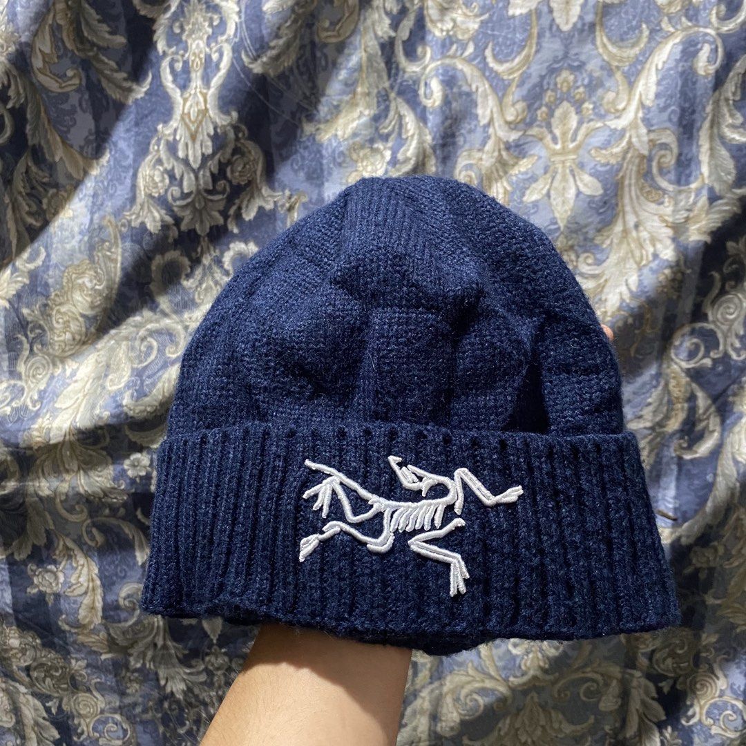 Arc'Teryx Bird Toque (Category: Activewear) located in Polomolok. Submitted by larnel27 (Listing ID 1466045112, Image 1). Description: - One size fits all - Color rate 9.6 - No flaws - Authentic | Embroidery logo.