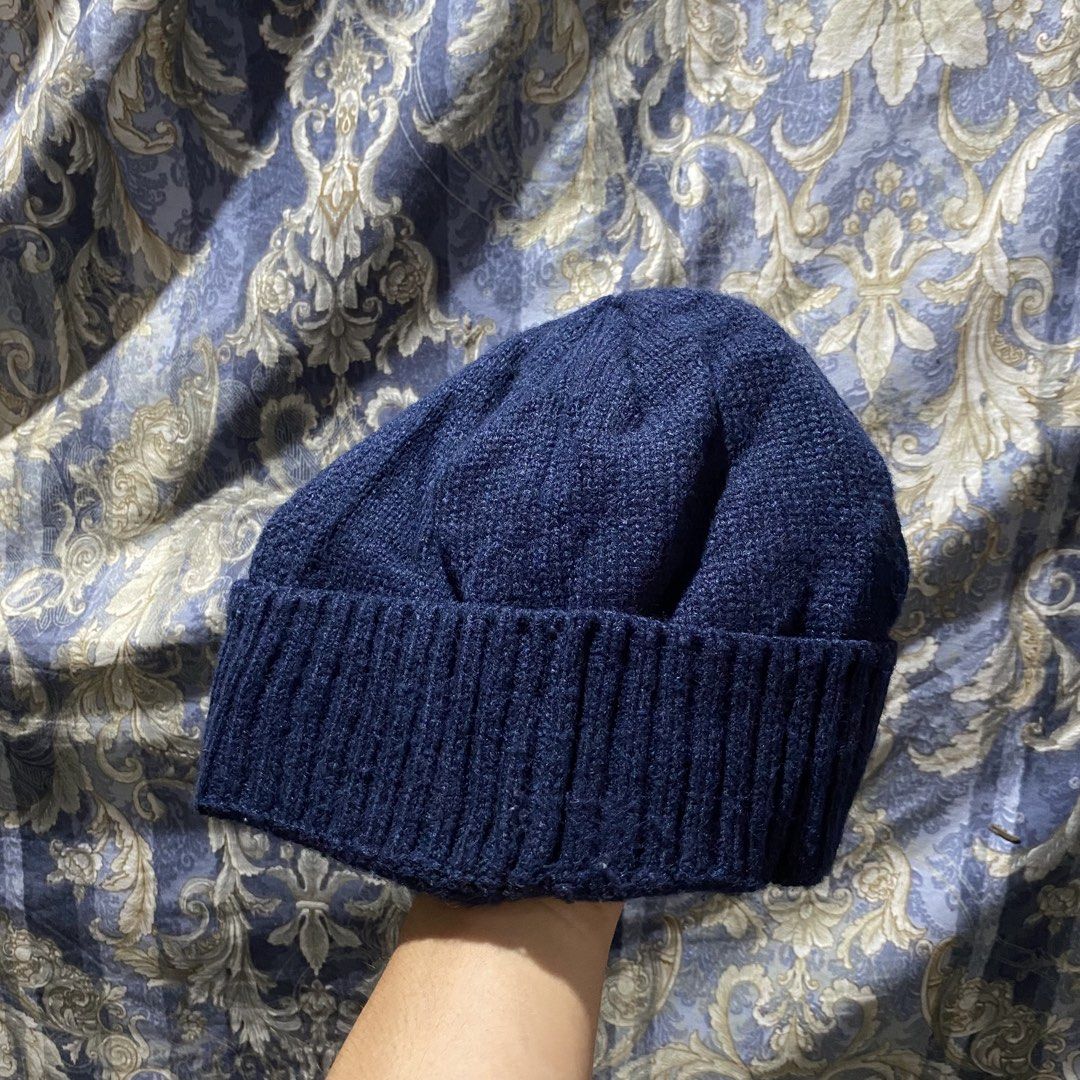 Arc'Teryx Bird Toque (Category: Activewear) located in Polomolok. Submitted by larnel27 (Listing ID 1466045112, Image 2). Description: - One size fits all - Color rate 9.6 - No flaws - Authentic | Embroidery logo.