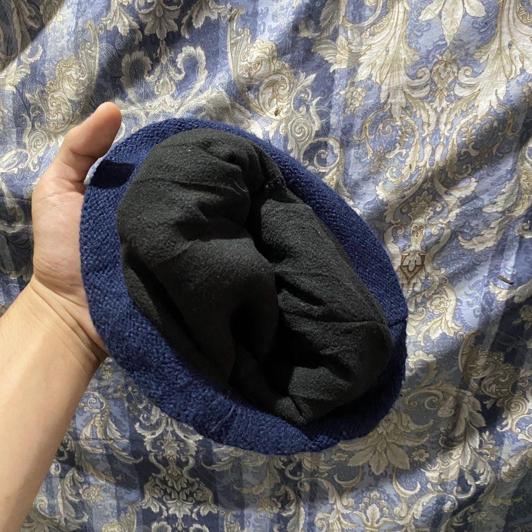 Arc'Teryx Bird Toque (Category: Activewear) located in Polomolok. Submitted by larnel27 (Listing ID 1466045112, Image 3). Description: - One size fits all - Color rate 9.6 - No flaws - Authentic | Embroidery logo.
