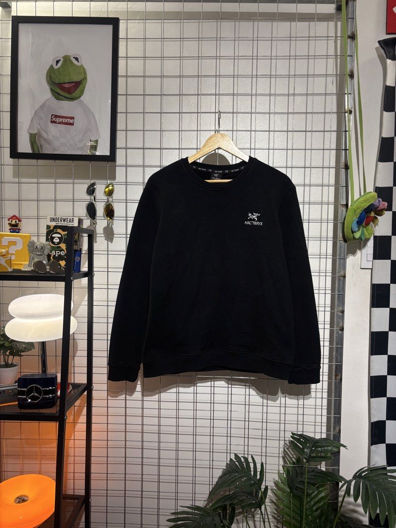 Arc'teryx Black Sweatshirt 2XL (Category: Coats, Jackets and Outerwear) located in Cavite. Submitted by vlblgrmnts_ (Listing ID 1466074627, Image 1). Description: Arcteryx - P-248 21x25 Bestfit Meduim 9/10 CR 800 - Brand: Arc'teryx - Style: Classic crewneck pullover - Size: 2XL (Extra Extra Large) - Color: Black with white embroidered logo on chest - Details: Branded taping around interior collar - Interior: Soft, cozy fleece lining - Condition: 