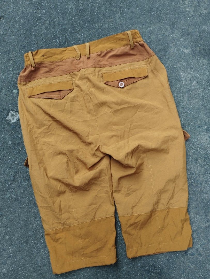 Arc'teryx Hiking Shorts (Category: Shorts) located in Manila. Submitted by neil_sellingaccount (Listing ID 1466085849, Image 3). Description: 28-30 waist 25 length 11 tigh 8 leghole (adjustable) good condition no issue.