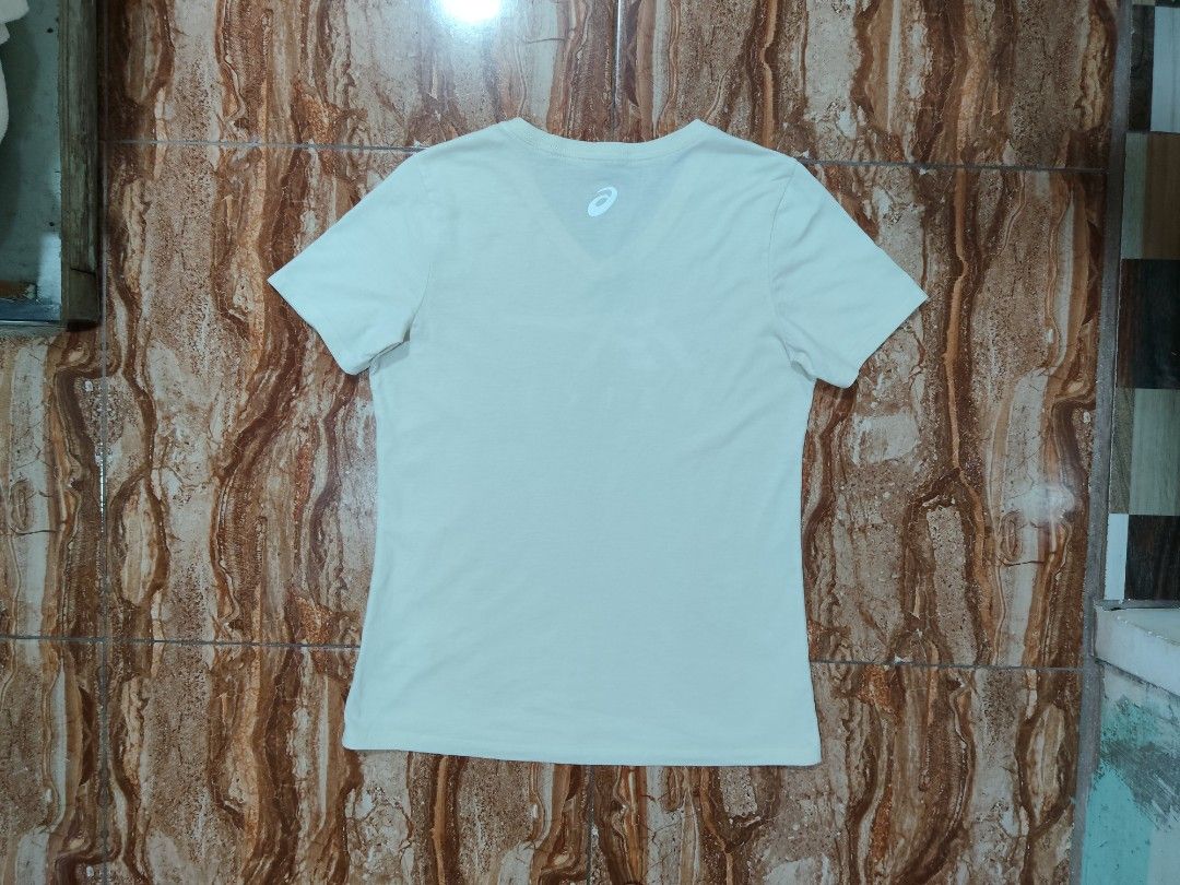 Asics Shirt (Category: Activewear) located in General Santos City (Dadiangas). Submitted by alfredanth42291 (Listing ID 1465968256, Image 3). Description: ASICS SHIRT ash white womens S (W-17.5 L-25) -52% cotton -48% polyester very good condition 250.