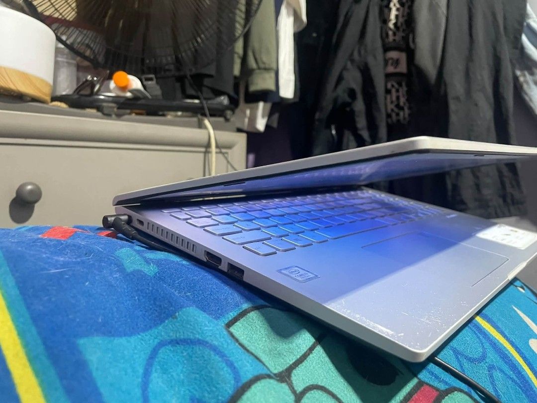ASUS Laptop Intel Core i3 Windows 11 (Category: Laptops & Notebooks) located in Makati City. Submitted by kadring (Listing ID 1465983658, Image 3). Description: - Brand: ASUS - Color: Silver - Operating System: Windows 11 - Processor: Intel Core i3 - Keyboard: Full-size with numeric keypad - Ports: USB and HDMI - Condition Notes: Palm rest has some scuffs and sticker residue near the trackpad - can play mid range online games like rose online els