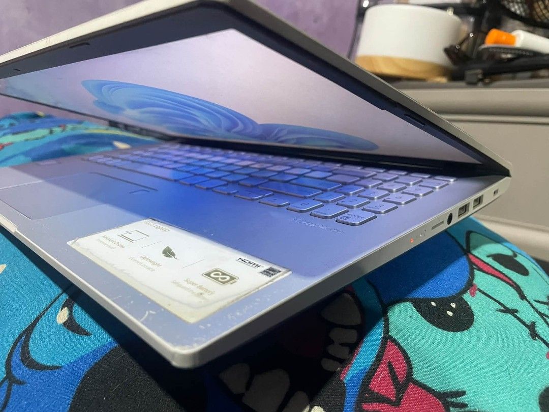 ASUS Laptop Intel Core i3 Windows 11 (Category: Laptops & Notebooks) located in Makati City. Submitted by kadring (Listing ID 1465983658, Image 2). Description: - Brand: ASUS - Color: Silver - Operating System: Windows 11 - Processor: Intel Core i3 - Keyboard: Full-size with numeric keypad - Ports: USB and HDMI - Condition Notes: Palm rest has some scuffs and sticker residue near the trackpad - can play mid range online games like rose online els