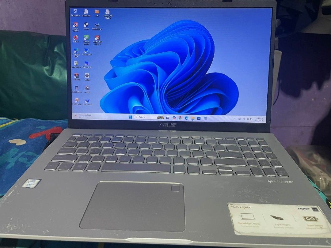 ASUS Laptop Intel Core i3 Windows 11 (Category: Laptops & Notebooks) located in Makati City. Submitted by kadring (Listing ID 1465983658, Image 1). Description: - Brand: ASUS - Color: Silver - Operating System: Windows 11 - Processor: Intel Core i3 - Keyboard: Full-size with numeric keypad - Ports: USB and HDMI - Condition Notes: Palm rest has some scuffs and sticker residue near the trackpad - can play mid range online games like rose online els