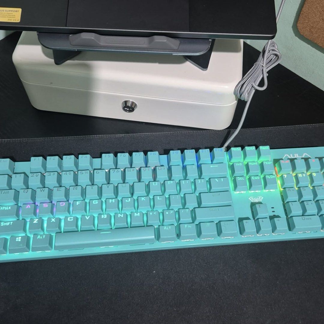 AULA S2022 Mechanical Gaming Keyboard (Category: Computer Keyboard) located in Quezon City. Submitted by yoondeclutters (Listing ID 1465964919, Image 2). Description: AULA S2022 Mechanical Gaming Keyboard Brand new. Never used. Got it as a freebie for buying new laptop at GameXtreme. Comes with box! Price is slightly negotiable. Loc: Fairview, Quezon City.