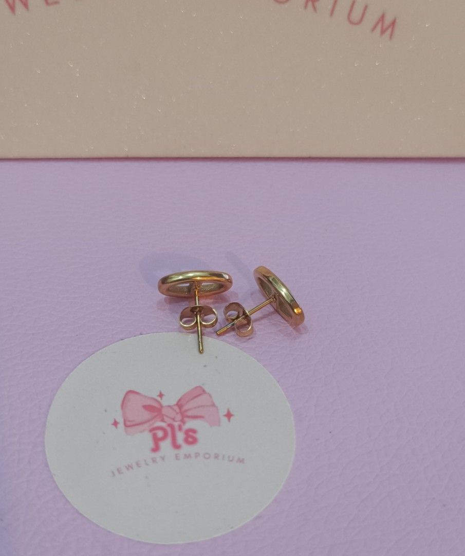 Authentic 316L Surgical steel earrings (Category: Earrings) located in General Mariano Alvarez. Submitted by plsjewelryemporium (Listing ID 1466073108, Image 3). Description: Authentic 316L surgical steel gold tone earrings hermes design Inspired non tarnish and for sensitive skin PHP 550 + SF MOP: Gcash MOD: J&t express and lalamove NO COD/COP.