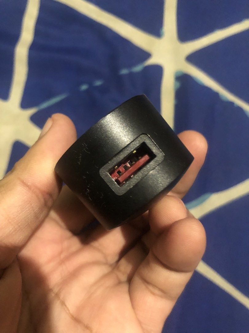 Authentic Beats 10W power adapter (Category: Chargers & Cables) located in Quezon City. Submitted by markgolveo (Listing ID 1466058724, Image 2). Description: Authentic Beats 10W power adapter.