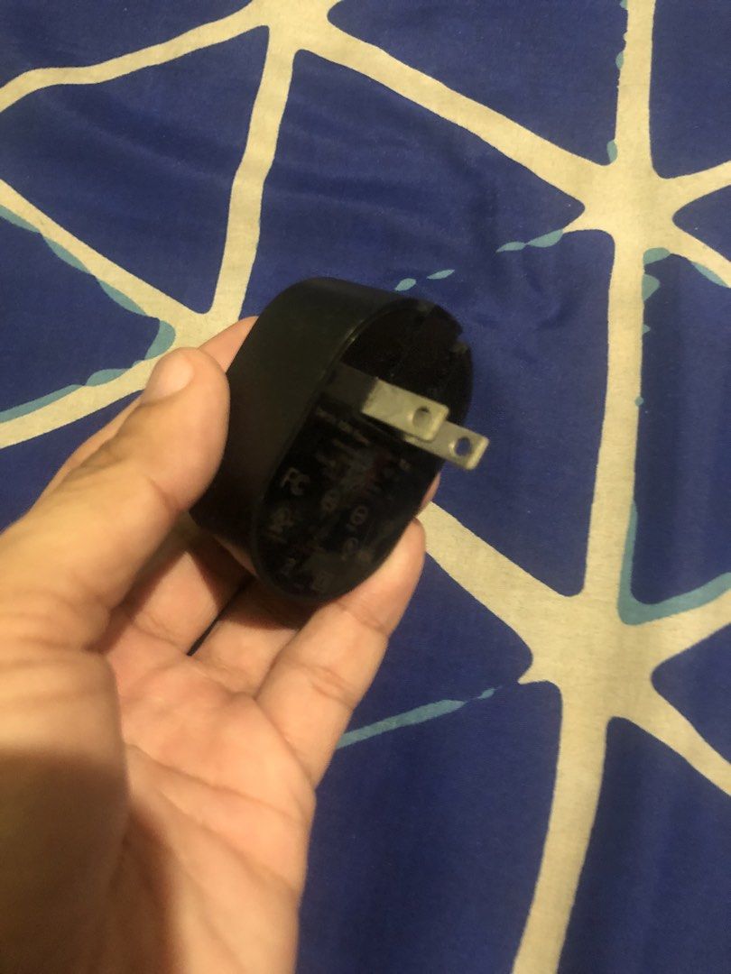 Authentic Beats 10W power adapter (Category: Chargers & Cables) located in Quezon City. Submitted by markgolveo (Listing ID 1466058724, Image 3). Description: Authentic Beats 10W power adapter.