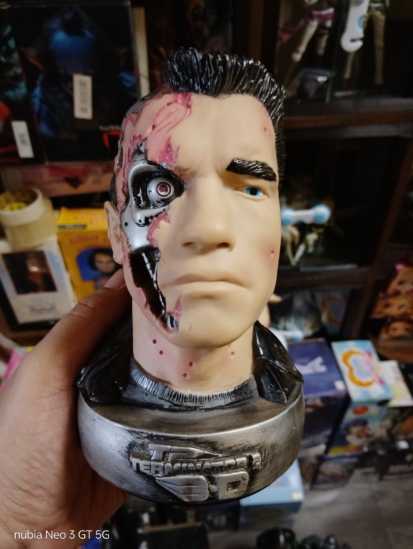 Authentic limited edition Universal Studios Terminator 2: Judgment Day T-800 bust figure (Category: Action & Battle Toys) located in Mabalacat. Submitted by babyjamil1919 (Listing ID 1465966308, Image 1). Description: Authentic as is only.