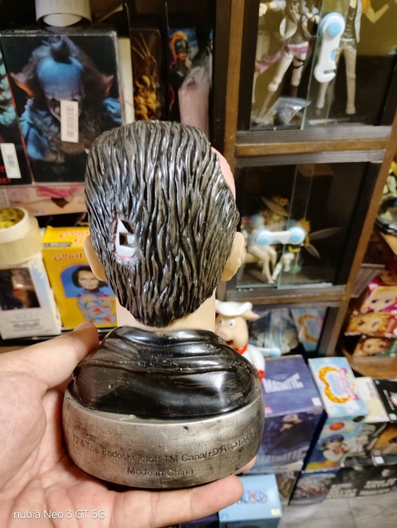 Authentic limited edition Universal Studios Terminator 2: Judgment Day T-800 bust figure (Category: Action & Battle Toys) located in Mabalacat. Submitted by babyjamil1919 (Listing ID 1465966308, Image 3). Description: Authentic as is only.