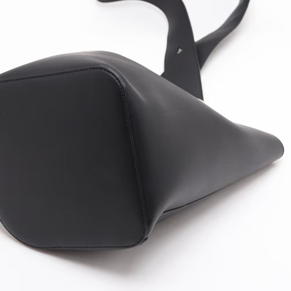 "Authentic Loewe Pebble Bucket Leather Shoulder Bag, Black " (Category: Shoulder Bags) located in General Trias. Submitted by japan_secondhand_products (Listing ID 1466051713, Image 3). Description: This item shows some signs of use, but is in good condition. *Please note that as this is a used item, there may be scratches or stains not mentioned in the description. Product Rank A brand Loewe Model Pebble Bucket size Maximum width: 32cm Size W: 2