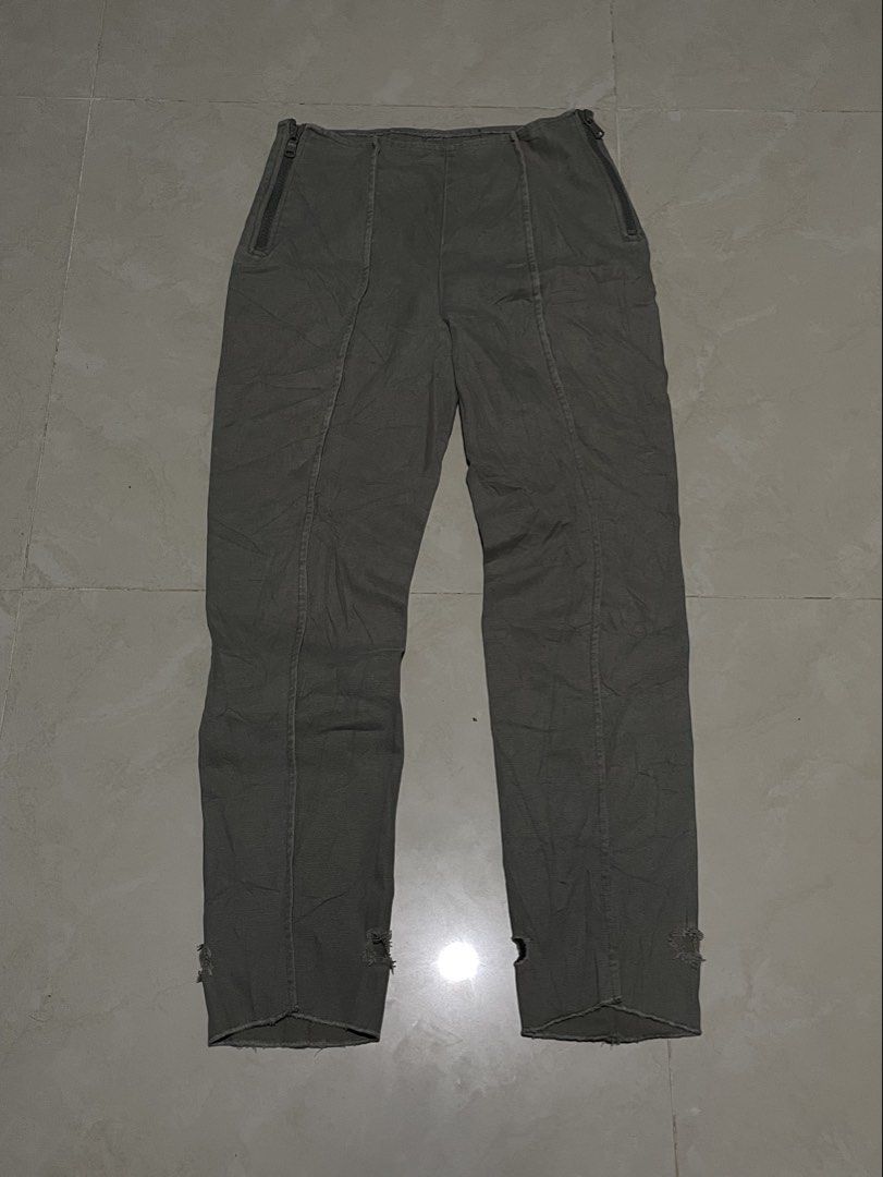 AUTHENTIC MAISON MARGIELA X H&M PATTERN CUT CANVAS TROUSERS (Category: Luxury Apparel) located in Cagayan de Oro. Submitted by patrickjam03829 (Listing ID 1465964005, Image 1). Description: waist 30 length 40 thigh 12 leg open 7.