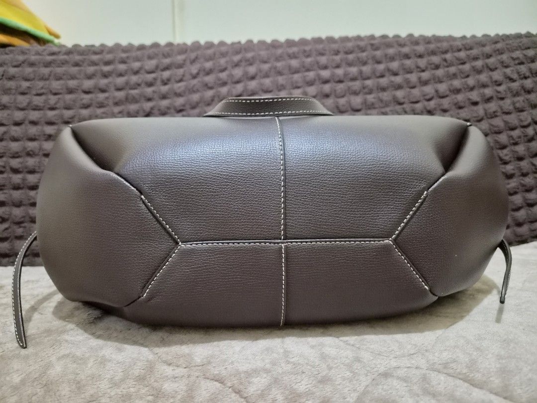 Authentic Polène Cyme in Textured Ebony (Regular Size) (Category: Luxury Bags & Wallets) located in Pasig City. Submitted by ras0314 (Listing ID 1466091578, Image 2). Description: • Condition: Like New • Inclusions: Dust Bag, Box, Care Card • When & where purchased: Sourced via pasabuy in Oct 2025 interior's very clean RFS: Decluttering.