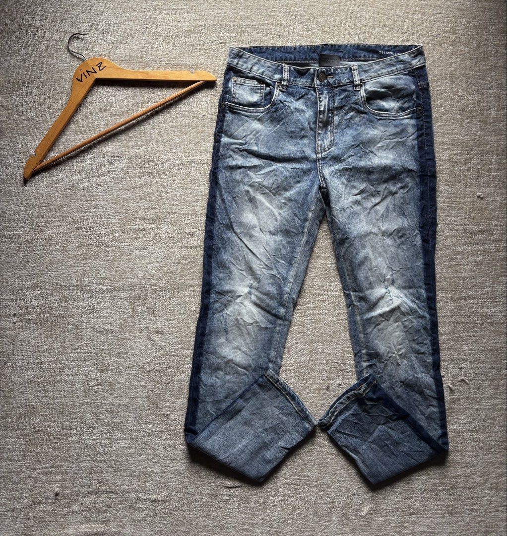 🩳AUTHENTIC- Saint laurent (Category: Jeans) located in Surigao. Submitted by eacatron (Listing ID 1465963030, Image 1). Description: ✅Like new Condition ✅No issue❗️ ✅Color way-9.9/10 ✅Need wash ✅Size⤵️ Large on tag-32-33 17 inches .