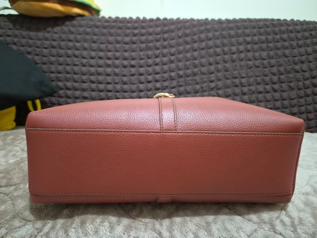 Authentic Strathberry Kite Hobo in Walnut (Category: Luxury Bags & Wallets) located in Pasig City. Submitted by ras0314 (Listing ID 1466089744, Image 3). Description: strathberry Kite Hobo in Walnut (Regular Size) • Condition: Like New • Inclusions: Dust Bag, Box, Care Card • When & where purchased: sourced via pasabuy last Sep.2026 • Retail price: Php45k+ interior's super clean RFS: color not matched with my style :(.