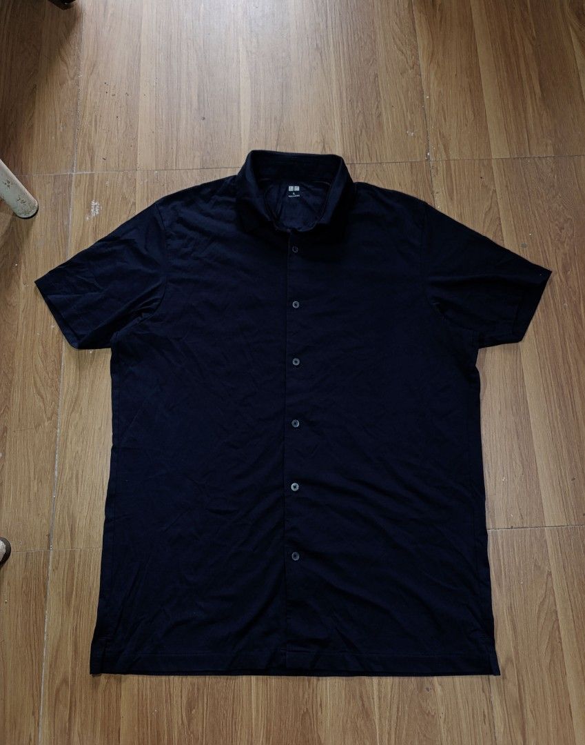 Authentic Uniqlo Polo (Category: Tshirts & Polo Shirts ) located in Bulacan. Submitted by koritoo (Listing ID 1465959579, Image 1). Description: Authentic Uniqlo Polo Good as new no issue Complete tags/ Wash tags Size XL Dimensions: 22.5 Width 30 Length Color rate: 10/10.