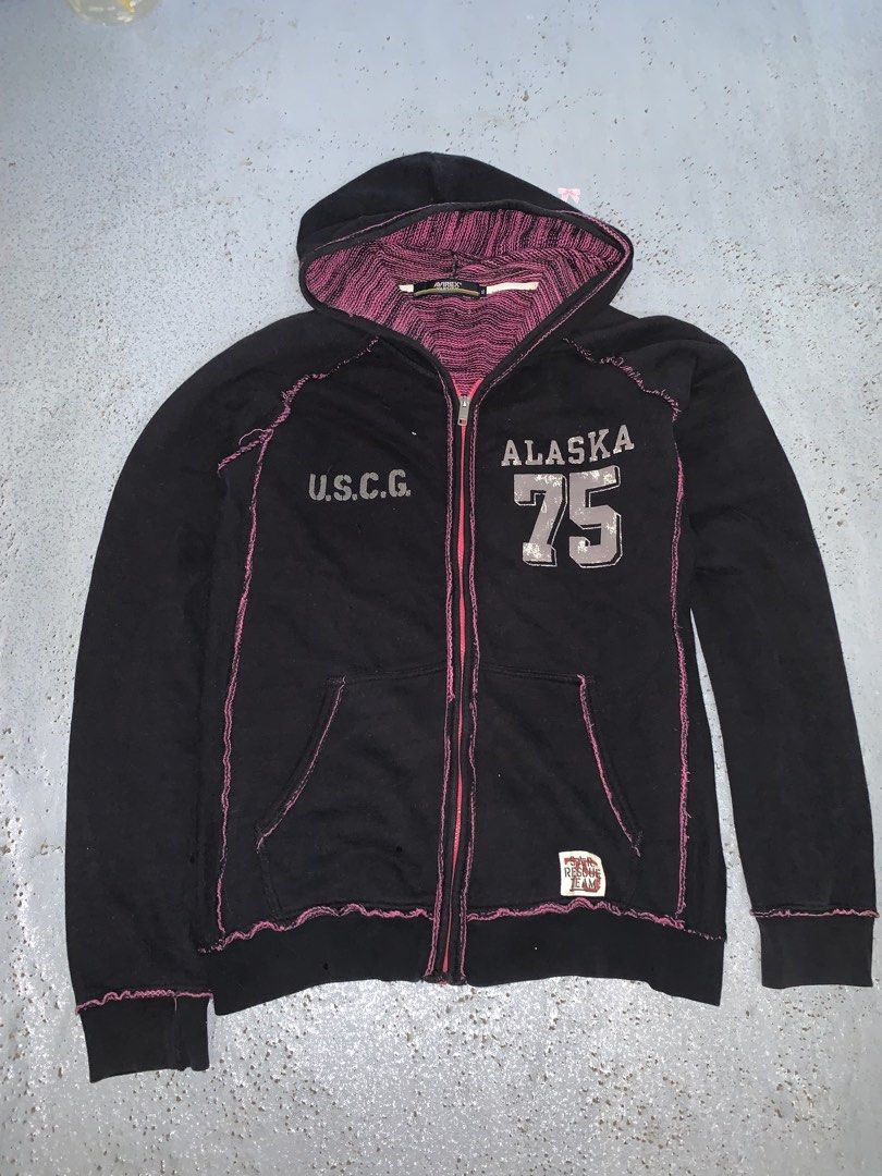 Avirex hoodie (Category: Coats, Jackets and Outerwear) located in Aloran. Submitted by cowskin_927 (Listing ID 1466020284, Image 1). Description: Avirex jacket hood Width 22 Length 28 No flaws.